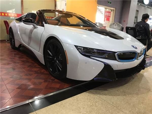 全淅19款欧规版宝马i8敞篷版实拍图解