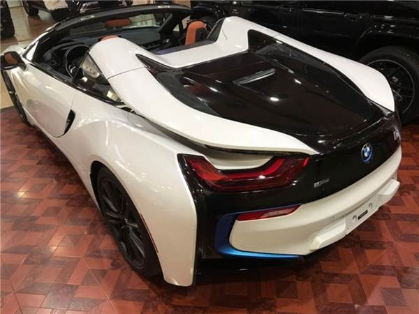 全淅19款欧规版宝马i8敞篷版实拍图解