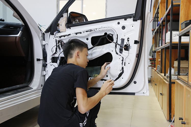 东莞宝马525改装德国德高汽车音响 豪车音响最佳无损音源方案