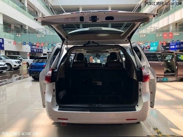 2019款风欧规版宝马i8敞篷版拉风试驾