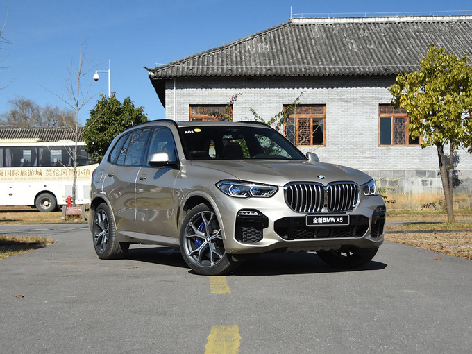 宝马(进口)  xDrive40i 右前正45度