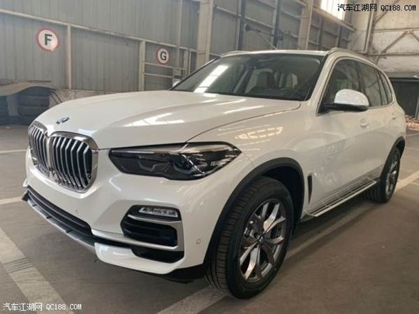 2019款进口墨版宝马X5 白色越野实拍图解